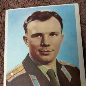 Carte postale vintage Premier cosmonaute Youri Gagarine Héros de l'espace Union soviétique 1961