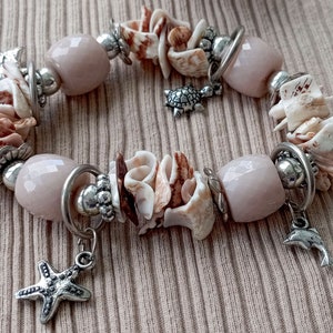 Vintage dainty beige bracelet of natural seashells metal pendants and bead Stretch yarn image 3