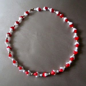 Vintage white and red short necklace Women's retro jewelry Glass triangular beads original gift Elegant unique bead necklace image 3