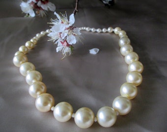 White short necklace faux pearls Round vintage beads classic women necklace gift ideas Simple pearl choker white pearl