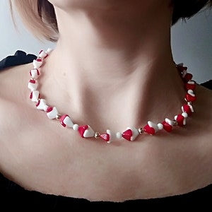 Vintage white and red short necklace Women's retro jewelry Glass triangular beads original gift Elegant unique bead necklace image 6