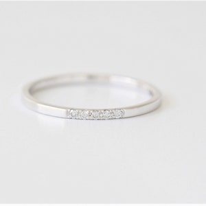 minimal thin diamond wedding band with 5 small diamonds