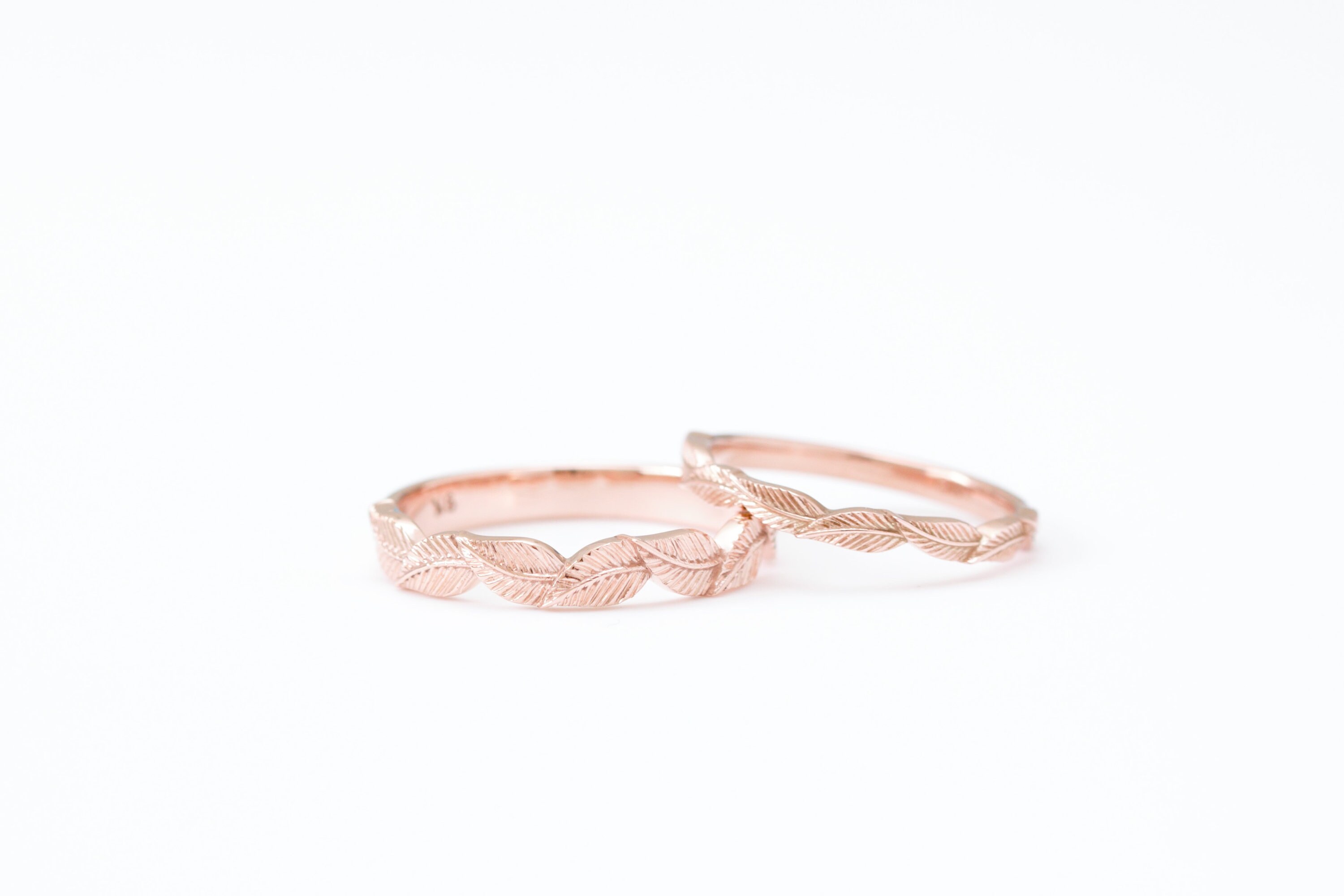 Rose gold hotsell leaf wedding band