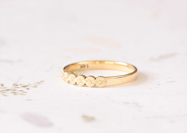 Daisy Flower Wedding Band Gold Floral Ring Anniversary Gift Etsy