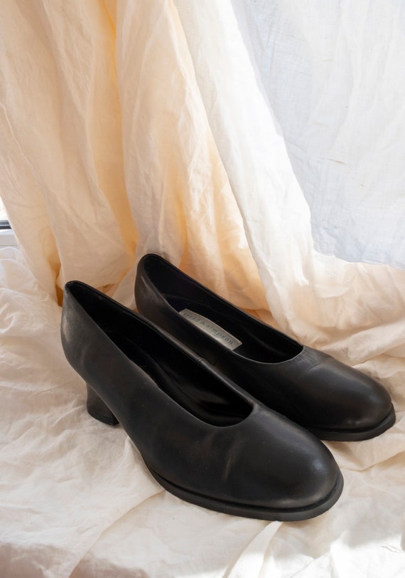 Black pumps size best sale 4