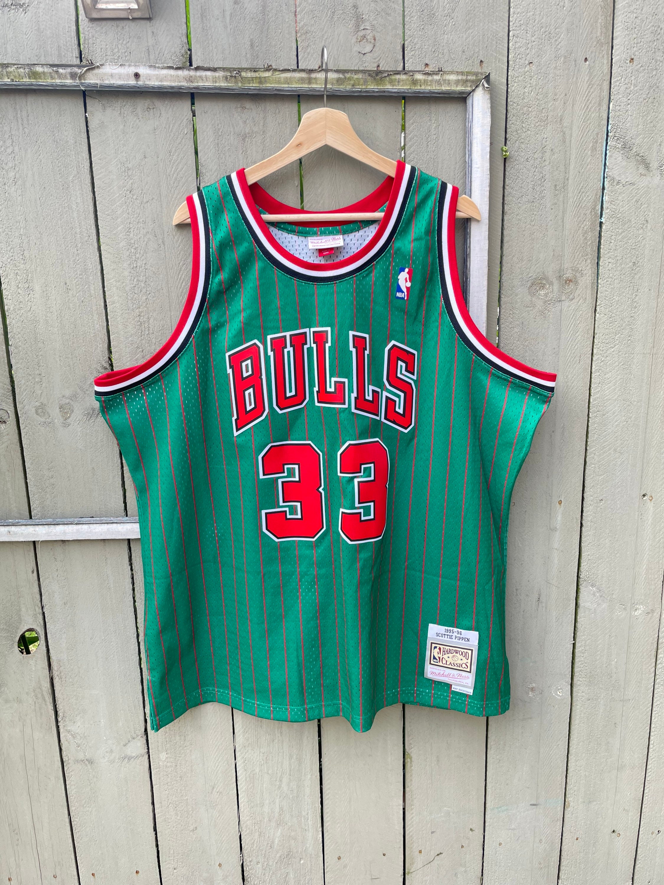 Men's Mitchell & Ness Scottie Pippen Black Chicago Bulls Hardwood Classics  Stitch Name & Number T-Shirt