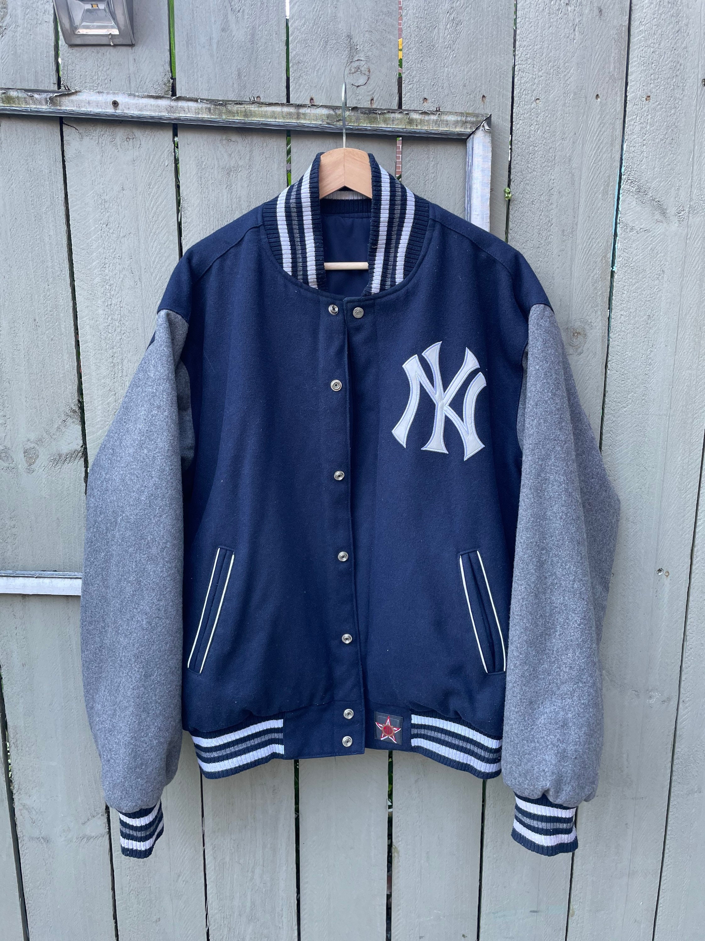 ❌Sold out❌ vtg leather jacket 1883 louisville slugger baseball jacket New  york yankees size L 65x56 used condition cek slide grab it fast…