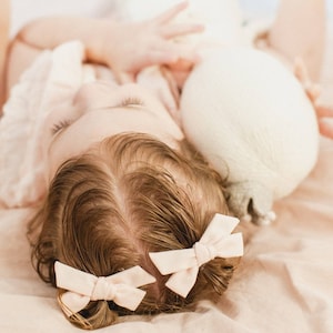 Jeu de clips Pigtail | Pinces à cheveux pour bébé | Clips de queue de cochon | Arcs en queue de cochon | | cadeau baby girl Mini arcs | Mignons nœuds en queue de cochon | Arcs solides en queue de cochon