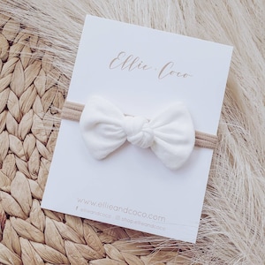 Bandeau de bébé blanc, bandeau de baptême de bébé, bandeaux et arcs de bébé, bandeau d&#39;arc de bébé, cadeau de baptême de bébé, tenue de baptême de bébé, cadeau de bébé