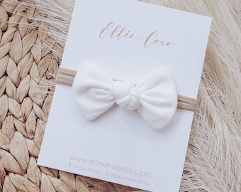Bandeau de bébé blanc, bandeau de baptême de bébé, bandeaux et arcs de bébé, bandeau d'arc de bébé, cadeau de baptême de bébé, tenue de baptême de bébé, cadeau de bébé