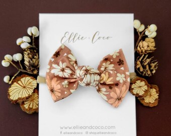Retro Daisy Knotted Baby Bow, Infant Headband, Baby Girl Gift, Handmade, Floral Girl Hair Clip