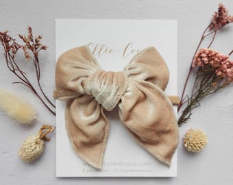 bandeau en velours beige, noeud pour cheveux en velours, noeud pour cheveux bébé bohème, noeuds bébé fille, accessoire photo bébé, bandeau gros noeud, cadeau de baby shower