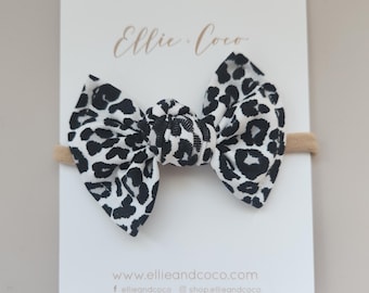 Noeud bébé imprimé léopard, noir et blanc, bandeau pour bébé, noué, cadeau bébé fille, fait main, barrette pour petite fille, serre-tête noeud en nylon