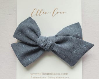 Noeud pour cheveux en denim, serre-tête bleu clair, serre-tête en denim, serre-tête pour bébé bleu, noeud pour bébé bleu, noeud bleu clair, joli serre-tête, serre-tête extensible