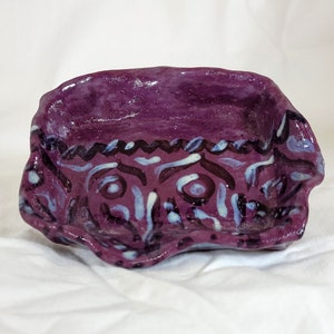 Porte-savon en céramique violette