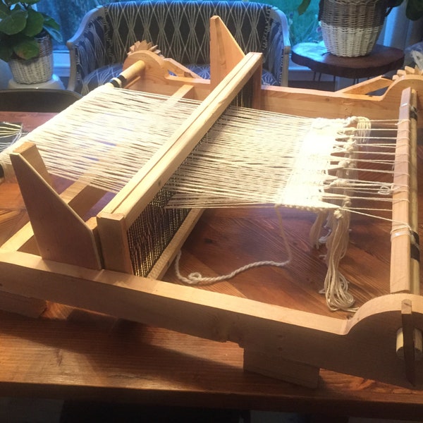 Plans for building a rigid heddle loom