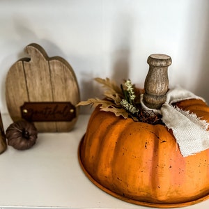 Repurposed Bundt Pan Pumpkin // Fall Decor // Farmhouse Pumpkin // Rustic Decor