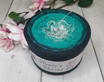 Turquoise, 100% Merino wool superwash yarn cake, gradient colored yarn 3ply - Ready to ship