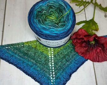 Hunor's Boucle - Acquamarine - Merino/silk gradient colored yarn 3ply - Ready to ship