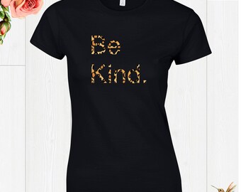Camiseta con estampado de leopardo "Be Kind" - Moda para mujer en tallas grandes
