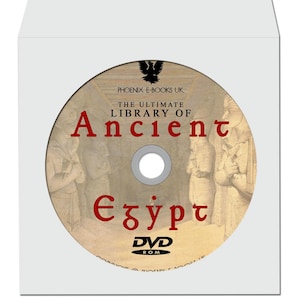 Puede incluir: Un disco DVD-ROM con el título "THE ULTIMATE LIBRARY OF ANCIENT EGYPT" en rojo, con una imagen de estatuas egipcias antiguas. El disco está en una funda de papel blanca. El logotipo de DVD-ROM es visible.