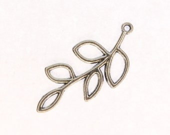 8 Leaves connector charms antique silver tone L37