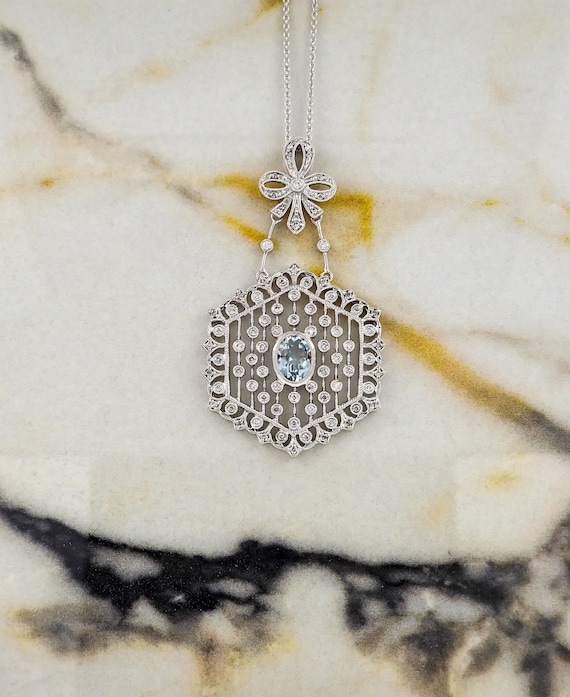 Collana in oro bianco 18 carati, acquamarina e diamanti Italia