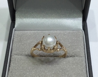 9ct Yellow Gold Pearl Ring Vintage