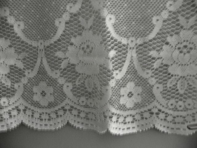 Jolie Paire de Rideaux en Nid d'abeilles et Fleurs Vintage Années 70 Dentelle