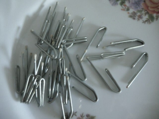 Lot de 12 Crochets Agrafes à 2 Branches en Métal Pour Rideaux Qui Se Fixent sur La Ruflette