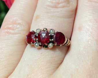 Anello vittoriano in oro rosa 9ct granato e semi di perla