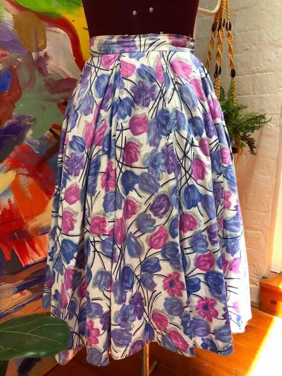 Vintage 1950s Pink, Purple and Blue Tulip Print Sk