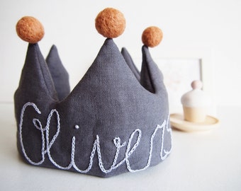 Custom Name Crown for Kids. Personalized Birthday Gift. Grey Toddler Crown. Waldorf Inspired Crown. Embroidered Crown. 100% Linen.