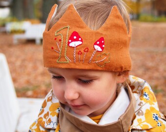 Personalised Birthday Crown. Kids Waldorf Crown. Embroidered Linen Crown with Mushrooms and Leaves. Party Accessories. 1st Birthday Gift.