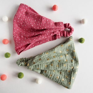 Set van 2. Zomerhoofddoek voor meisjes. Hoofddoek voor peuters. Strandhoed voor kinderen. Verkoelende haarwikkel. Mousseline katoenen bandana met elastiek. Bladgoud.