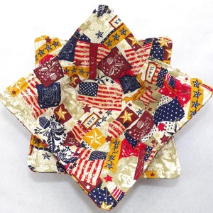 ONE Patriotic Soup Bowl Cozy or Ice Cream Bowl Holder, Fabric Handmade Bowl Cozy for Hot or Cold items, Independence Day July 4th Bowl Cozy