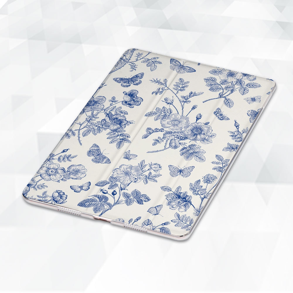 日本未発売 toile de jouy iPadケース ポーチ 生地 花柄 青 両面 Toile De Jouy iPad Case Vintage Floral iPad Air 5 iPad 10th