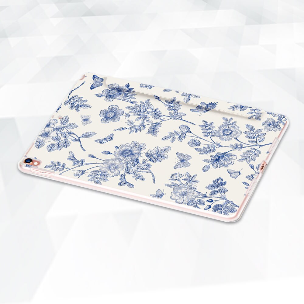 日本未発売 toile de jouy iPadケース ポーチ 生地 花柄 青 両面 Toile De Jouy iPad Case Vintage Floral iPad Air 5 iPad 10th