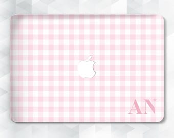 Capa para MacBook com iniciais, xadrez rosa, para MacBook Pro 13, 14, Air 13, 15 polegadas, M2, M3, M4 e Pro 16. Monograma personalizado com design fofo e estético.