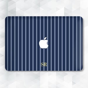 モノグラム入りMacBookケース　美的カスタムMacBook Air 13 m4 m5 Air 15 Pro 14 13 16対応　イニシャル入り　ダークブルーストライプ　カスタマイズ可能なカバー