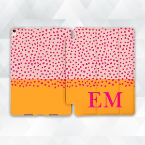 Monogram iPad case Cute personalized iPad Air 5th iPad 10th 9th Pro 12.9 11 10.2 10.9 Mini 6 Y2K custom initials Pink dots Trendy girly case