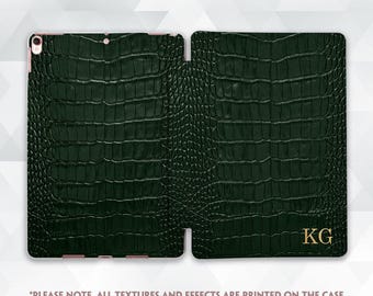 Initials iPad case Aesthetic crocodile iPad Air 5th iPad 10th 9th Pro 12.9 11 10.2 10.9 Mini 6 Custom personalized monogram Dark green cover