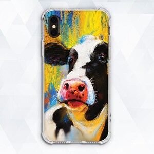 Puede incluir: Una funda transparente para teléfono con una pintura abstracta colorida de la cara de una vaca. La vaca es negra y blanca con la nariz rosa y el fondo es amarillo, azul y verde.