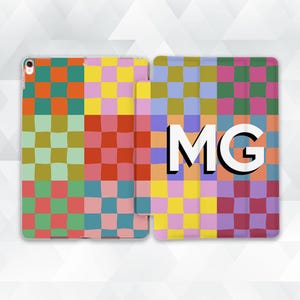 Initials iPad case Aesthetic custom iPad Air 5th iPad 10th 9th Pro 12.9 11 10.2 10.9 Mini 6 Personalized monogram Checkered geometric cover