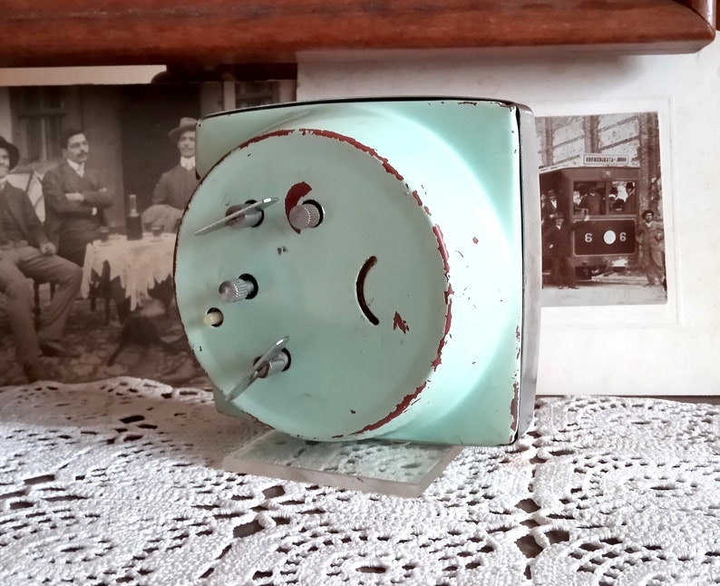 Vintage alarm clock home decor wind up clock mechanical clock China alarm clock