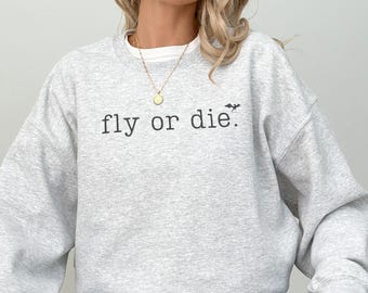 Bluza z haftem inspirowana Czwartym Skrzydłem | Gadżety książkowe Fly or Die | Odzież klubu książki fantasy | Prezent dla czytelnika