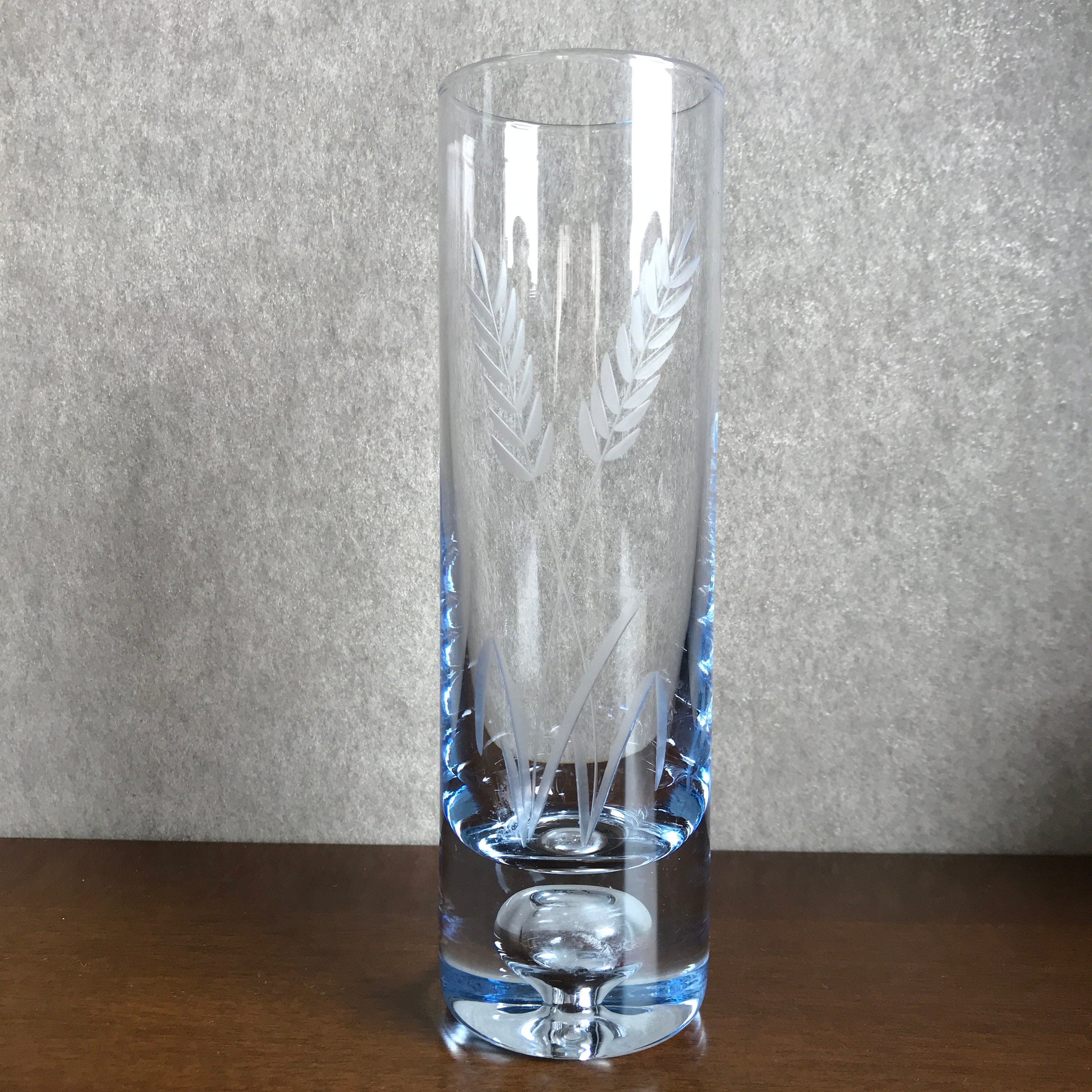 ノルウェー製　ランズフィオルド　手吹きクリスタルガラスの花瓶　鹿モチーフ　北欧 ノルウェー製 ランズフィオルド 手吹きクリスタルガラスの花瓶 鹿