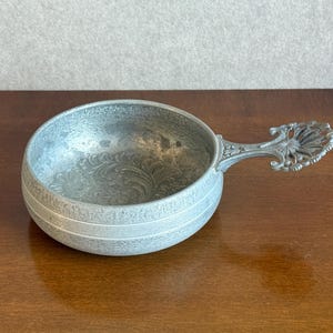 Handmade Eik Tinn Norge Pewter Bowl with Handle by Astri Holthe, 1970s, Norwegian Metal Art, Eik Tinn Norway