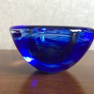 Vintage Kosta Boda Atoll Glas Schüssel, Teelichthalter, Kerzenhalter. Hergestellt von Anna Ehrner, 1970er Jahre, Heavy Glass, Iconic Kosta Boda, Schweden