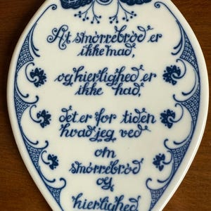Decorative Ceramic Plaque, Pyntefjøl designed by Arne Lindaas,  Porsgrund Porcelain Art Plaque,  1969, Porsgrunn Norway